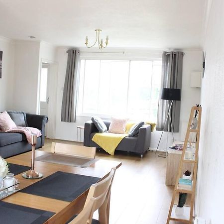 Private & Comfortable 2 Bedroom Home Away From Home Stanwell Exterior foto